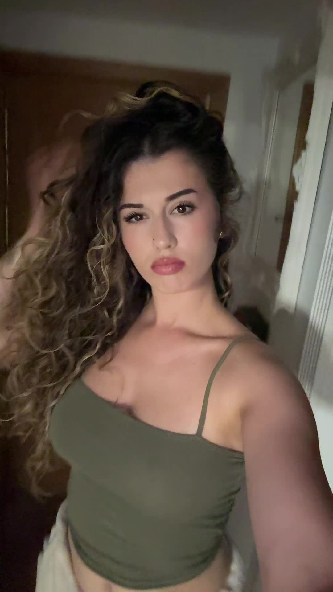 @claaudiahoyos