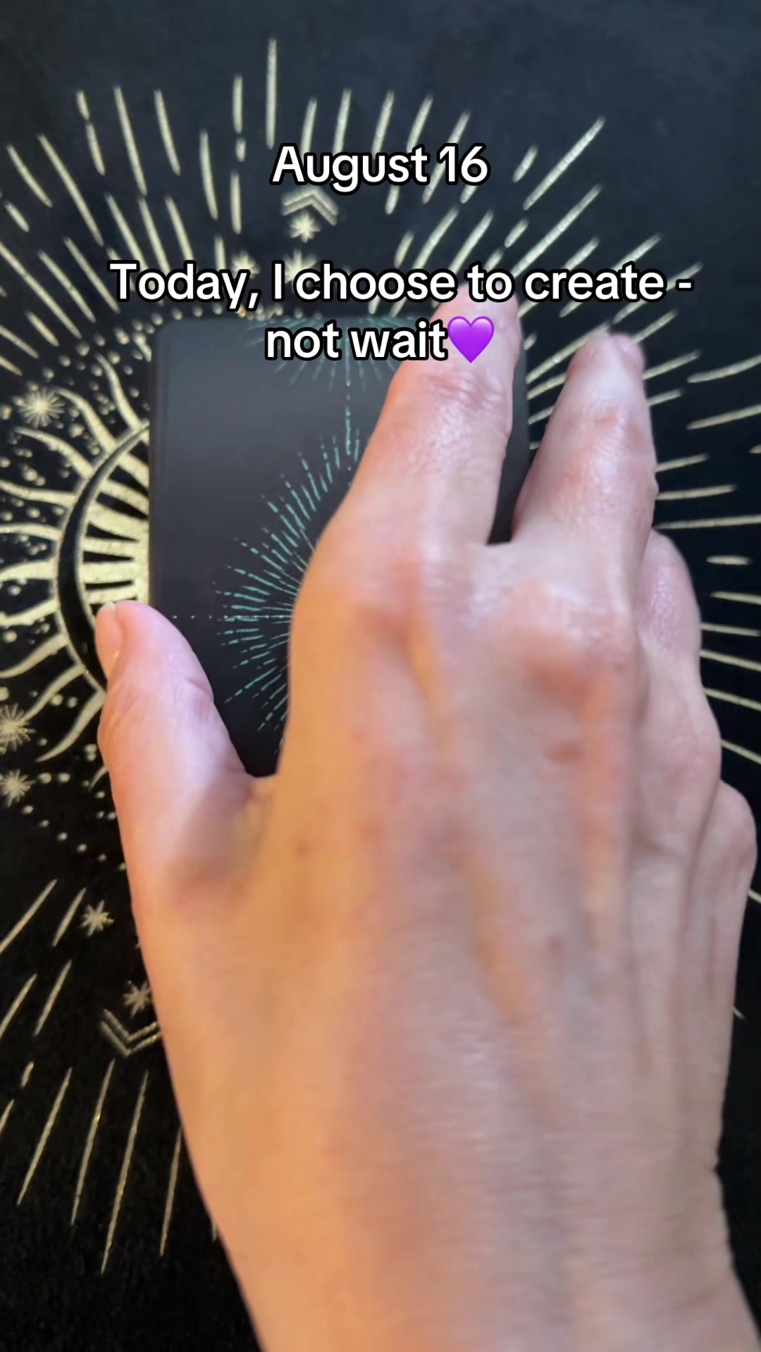 @Tarotcardsnomiracles