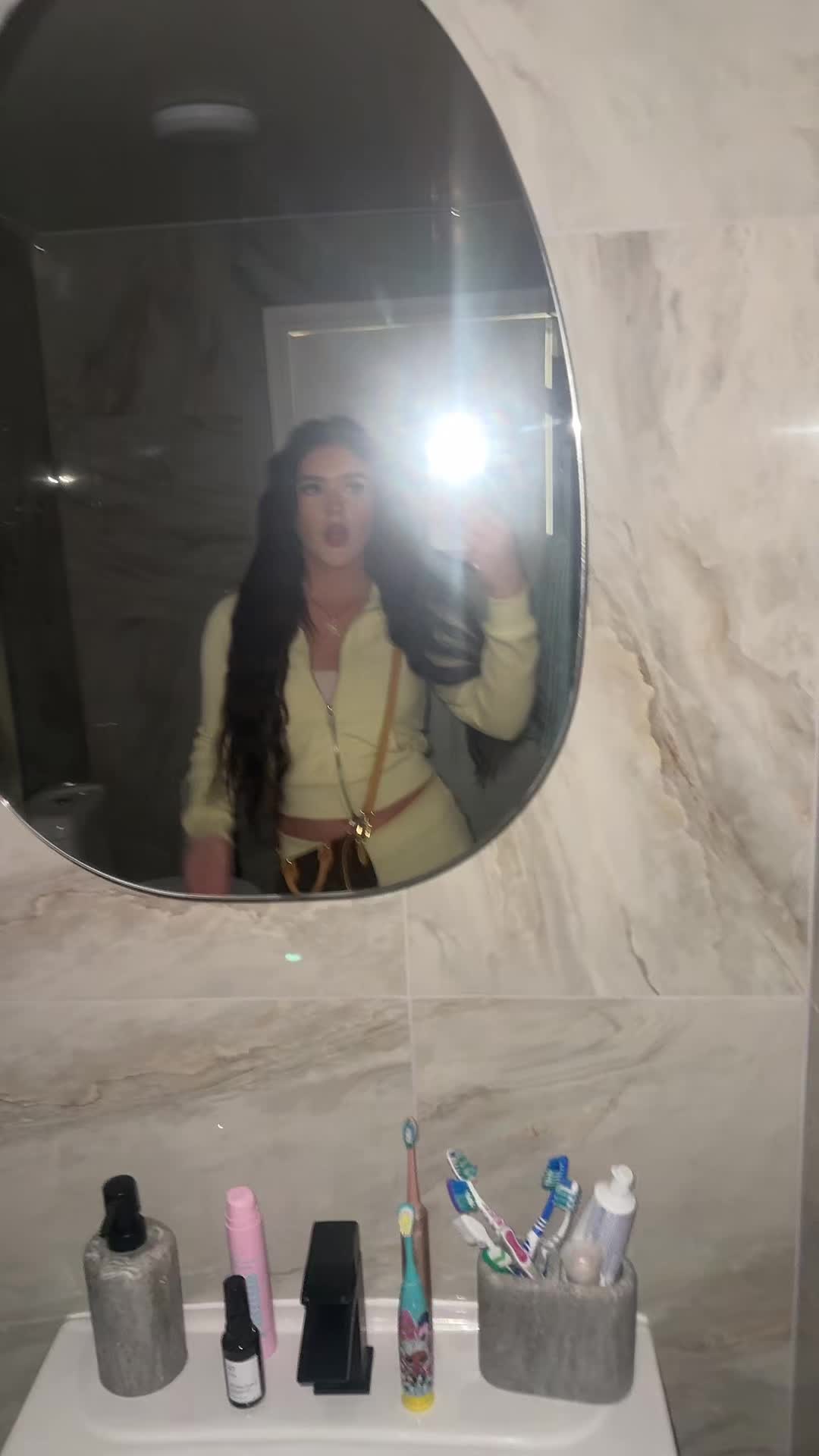 @𝐌𝐢𝐥𝐥𝐢𝐞 𝐇𝐚𝐫𝐭𝐥𝐞𝐲
