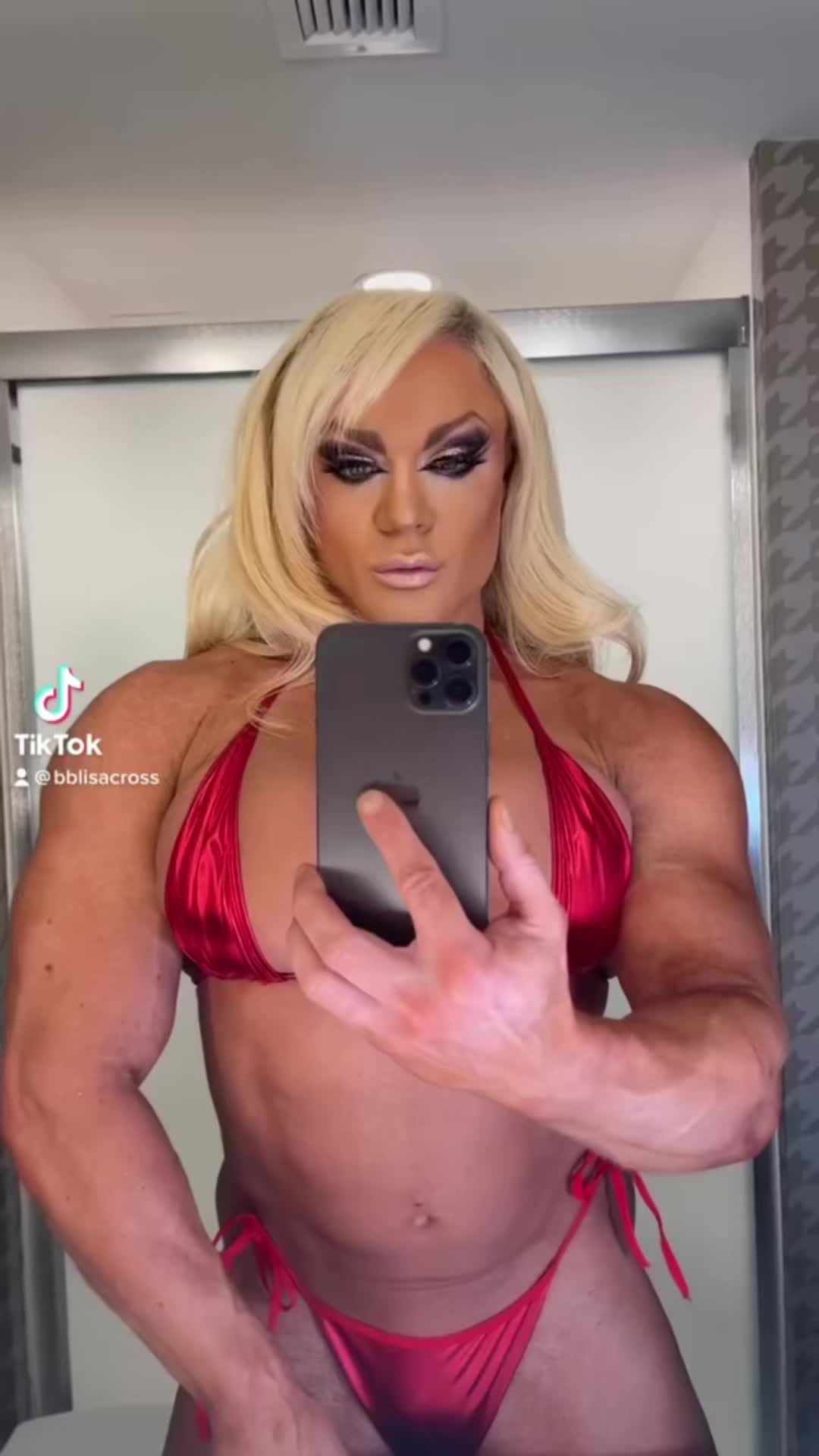 @IFBB Pro Lisa Cross