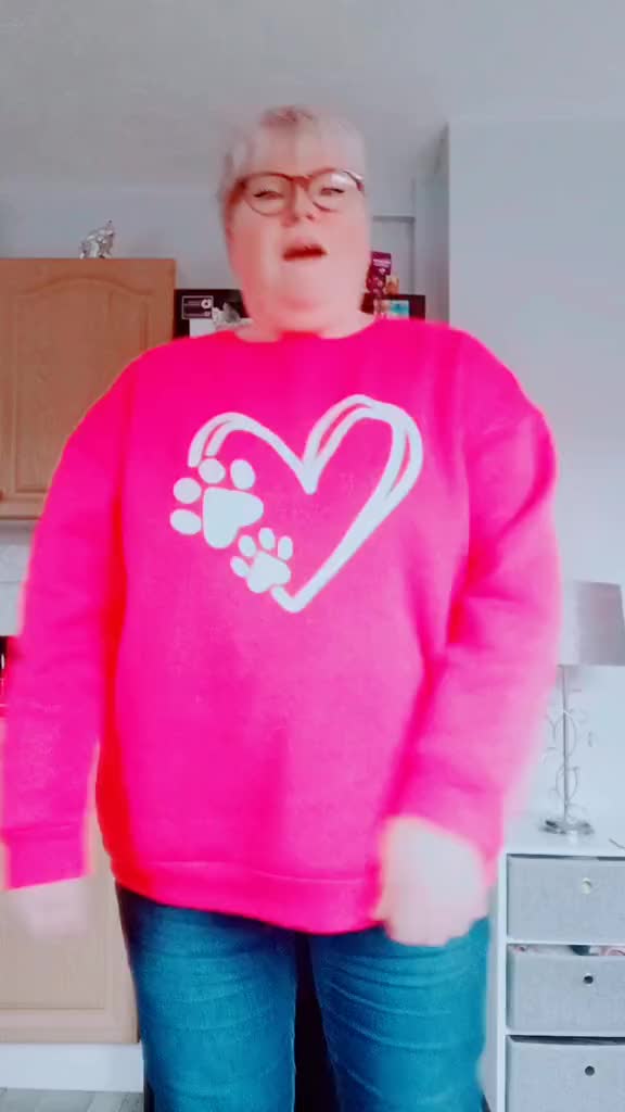 @Itsmedeedee