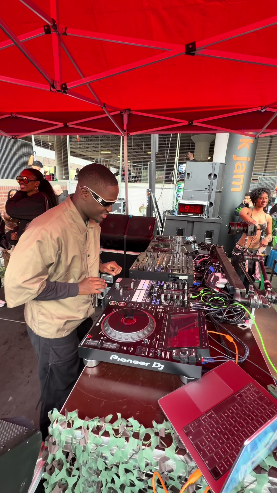 @DJ Phaphane