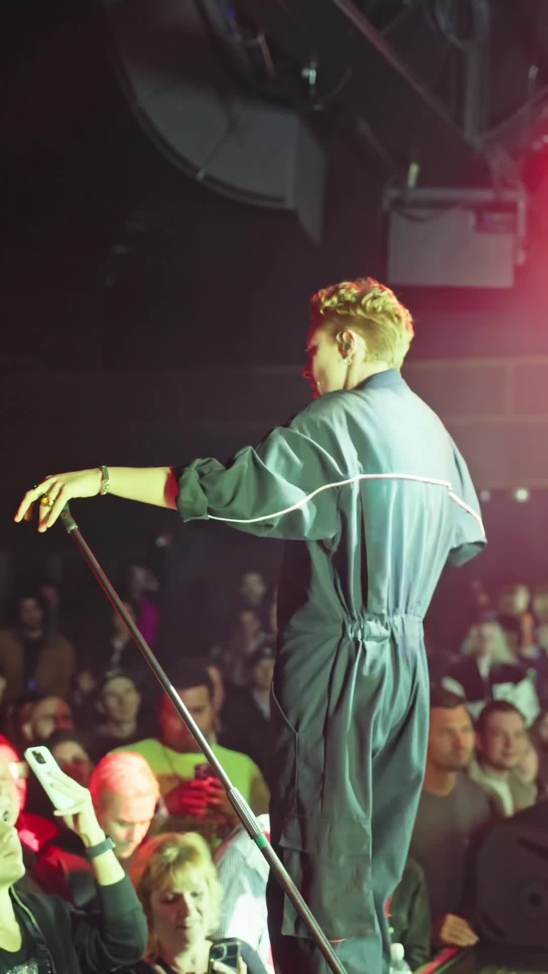 @La Roux
