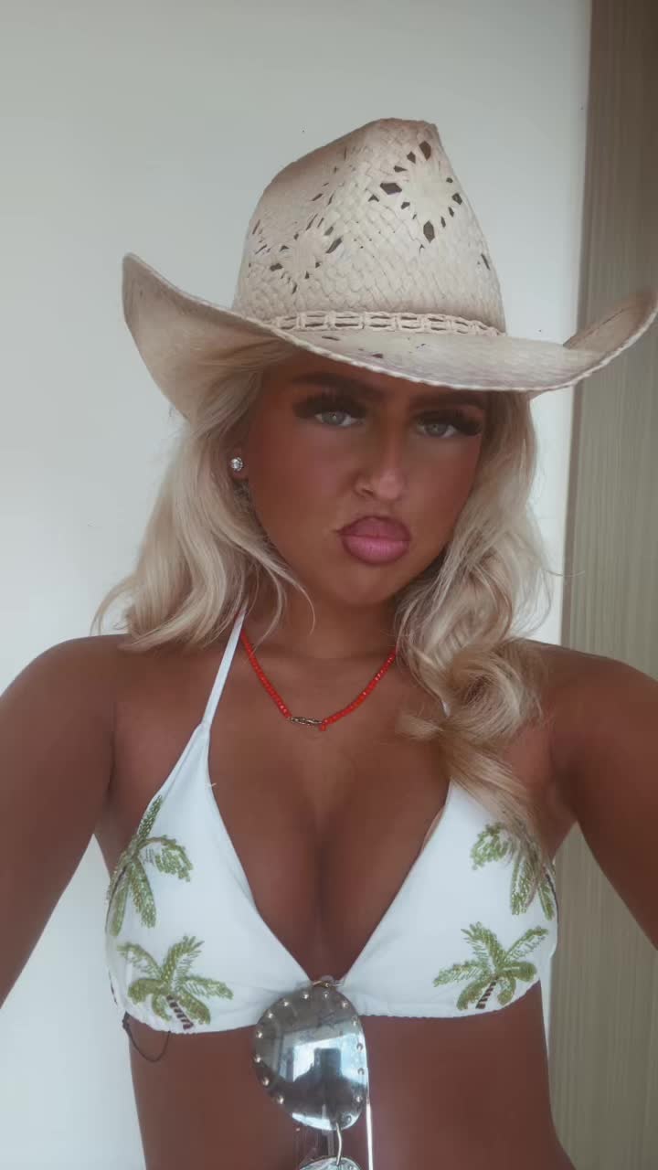 @𝐅