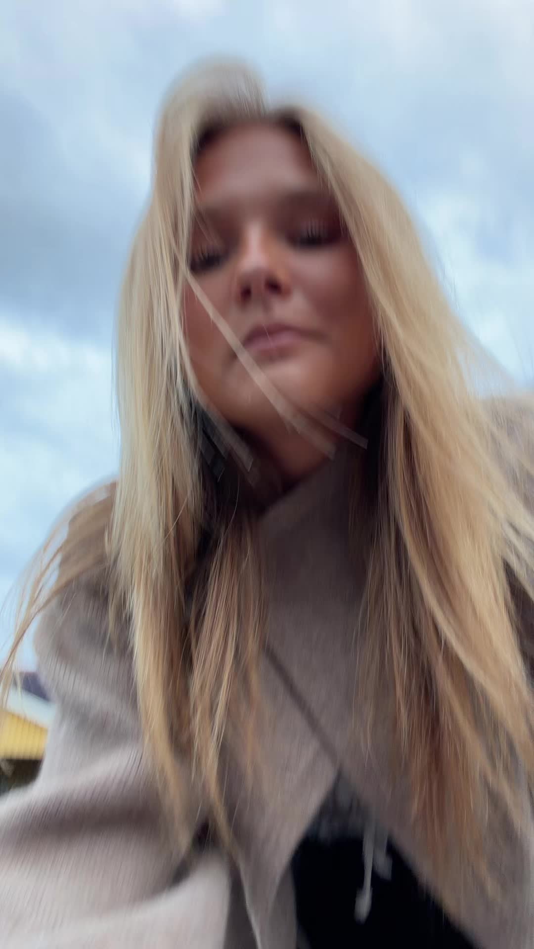 @Elle