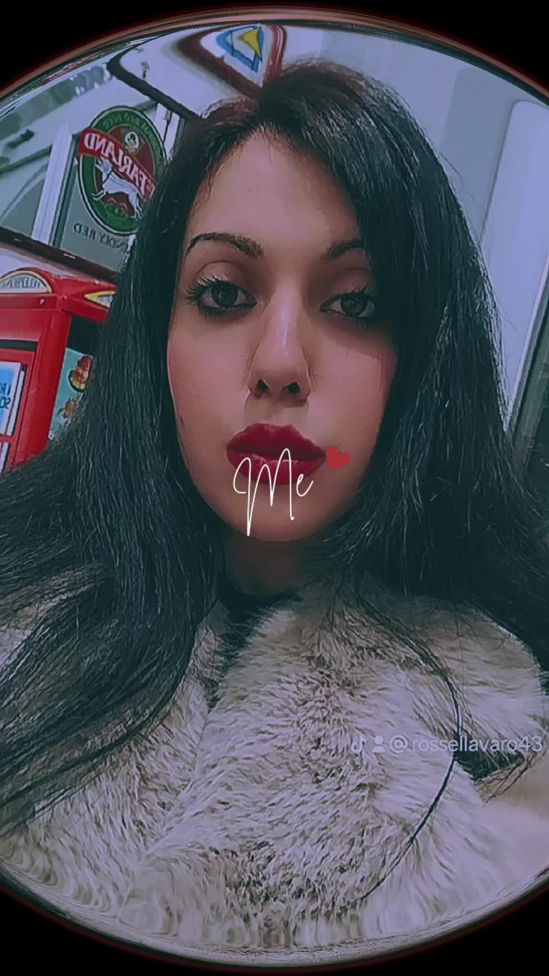 @• Rossella