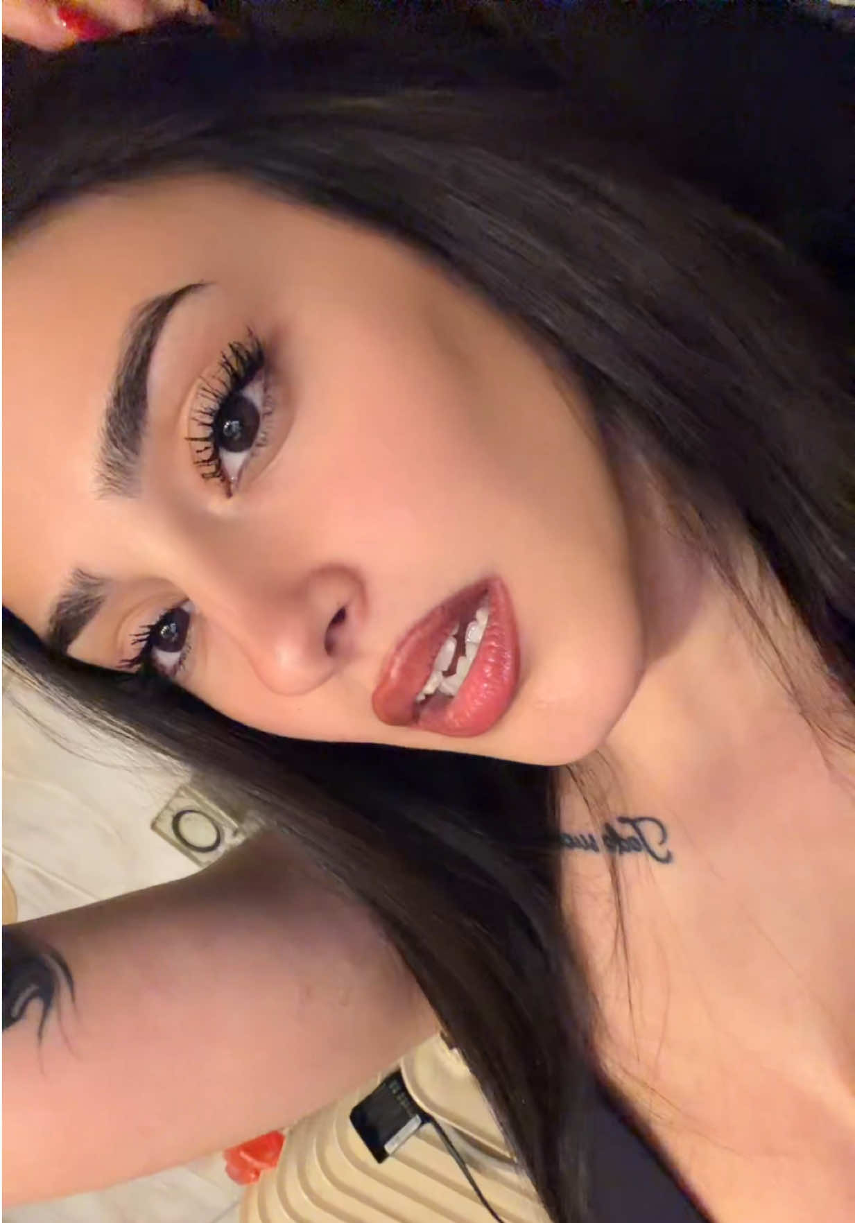 @Χρύσα🦋