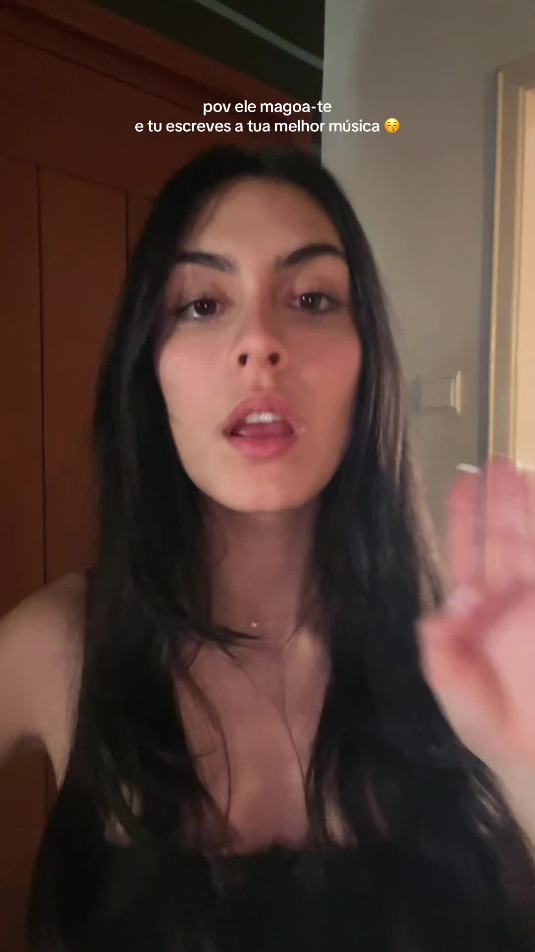 @mia.benita