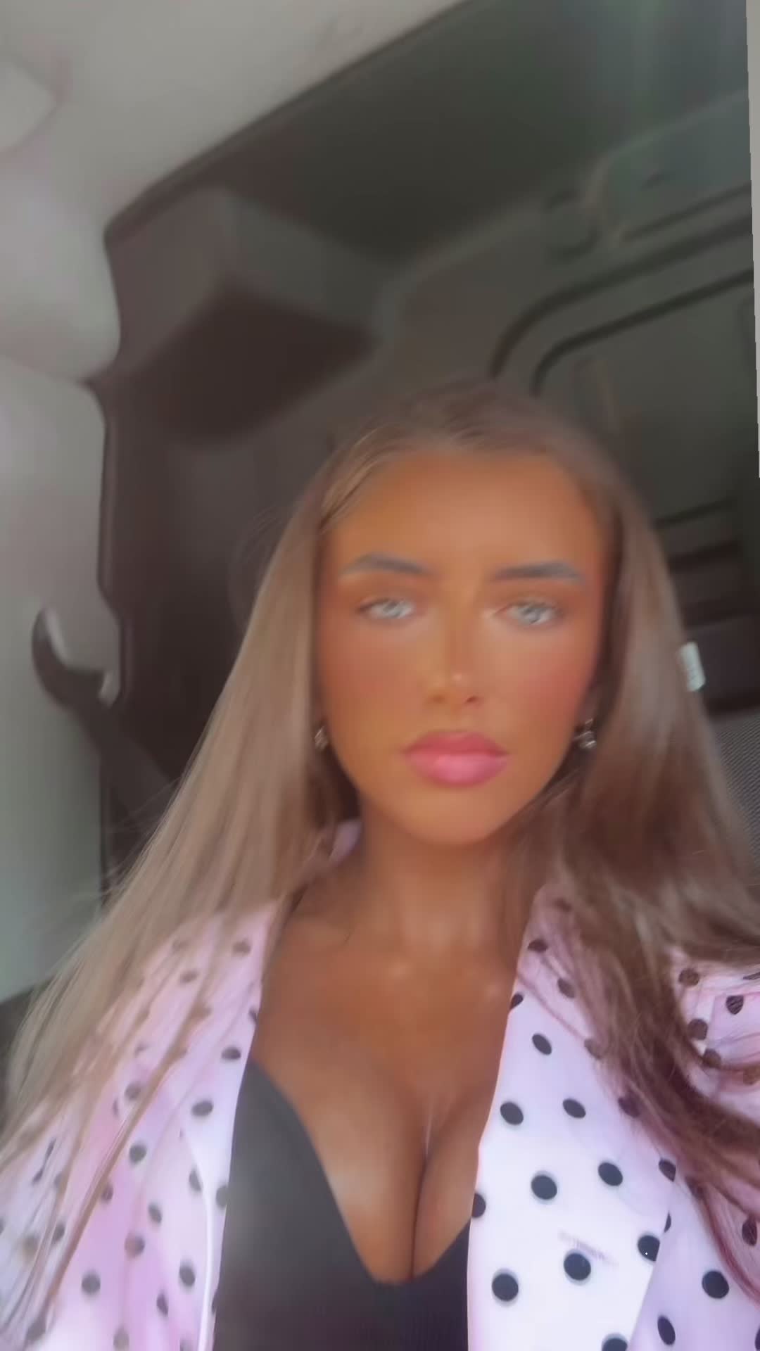 @Rosiedelaneyy_
