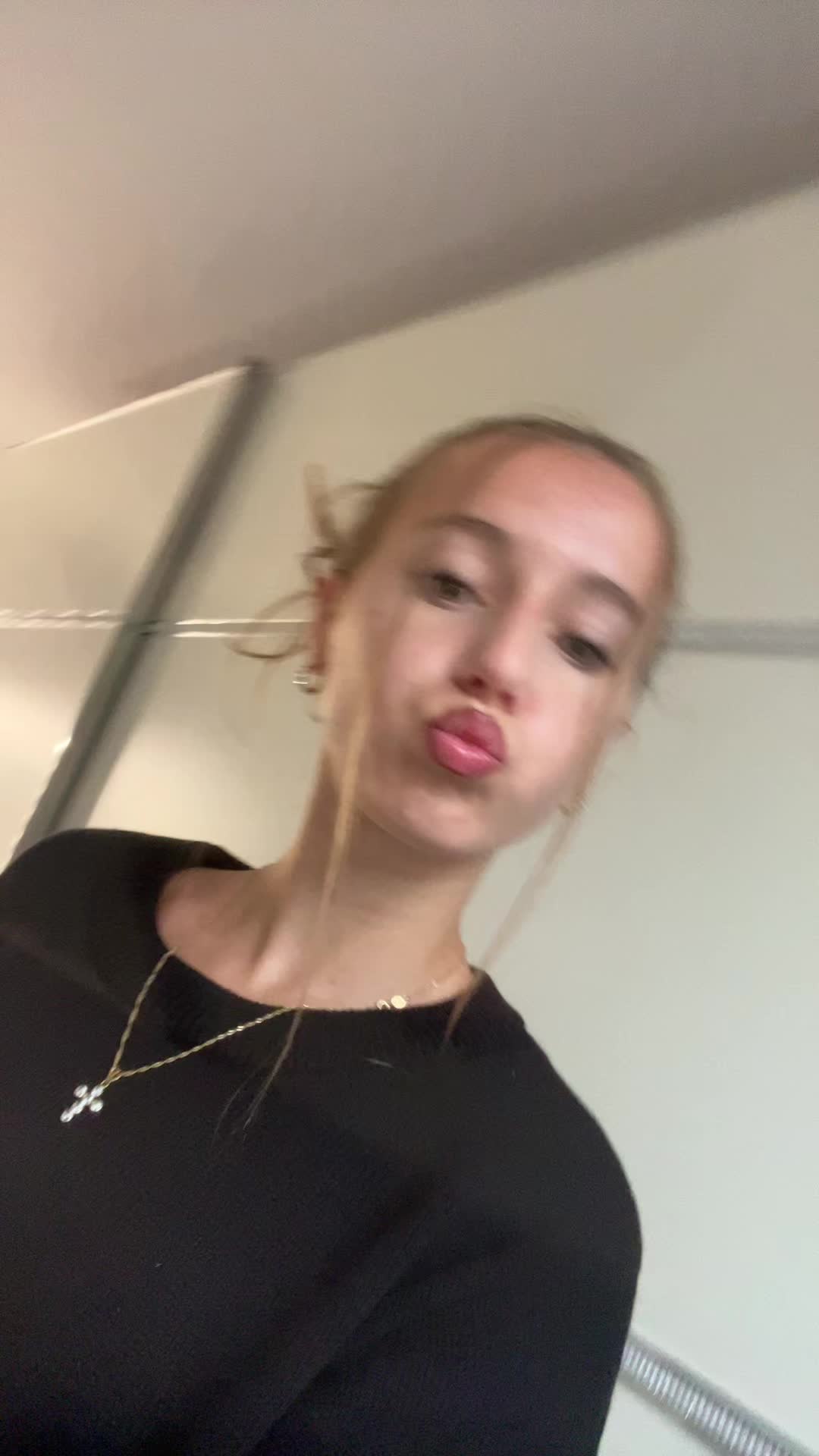 @Laraaa