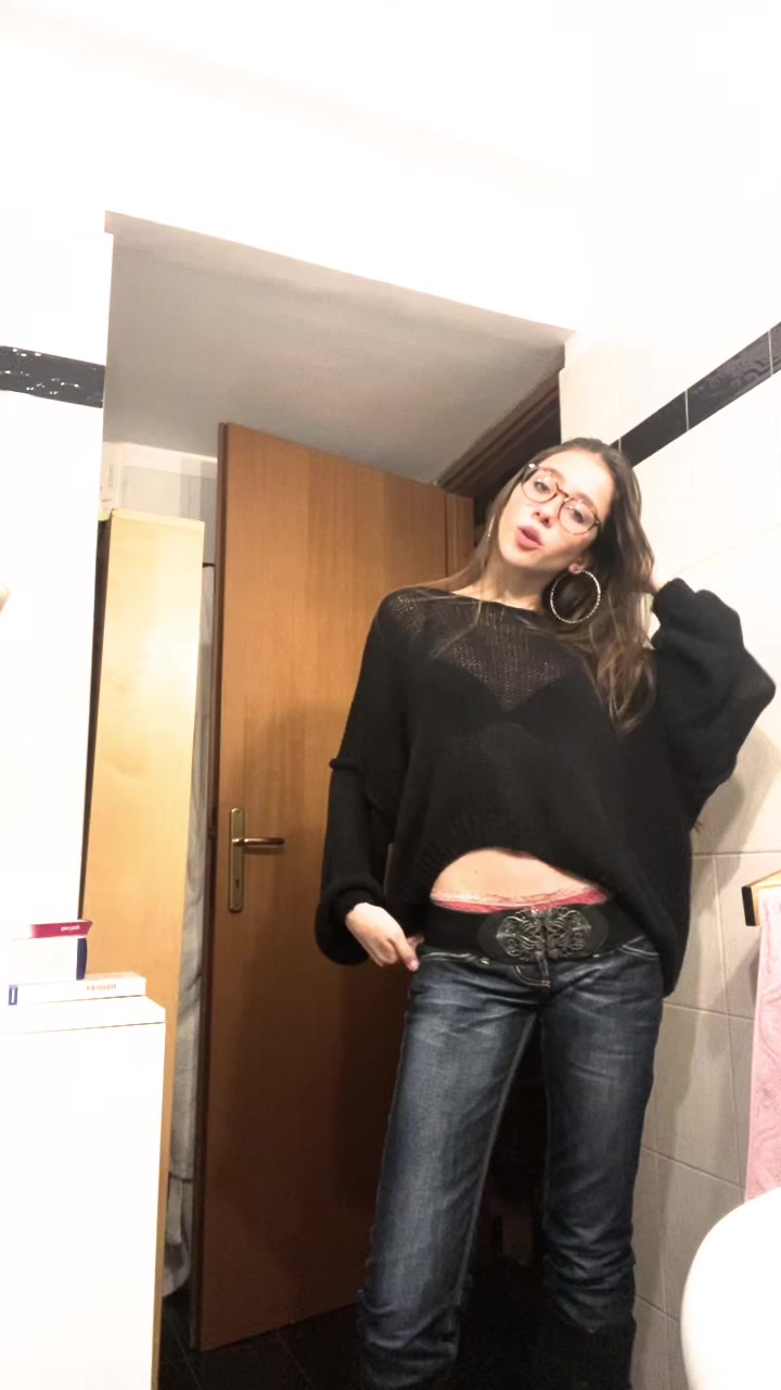 @laralombardii