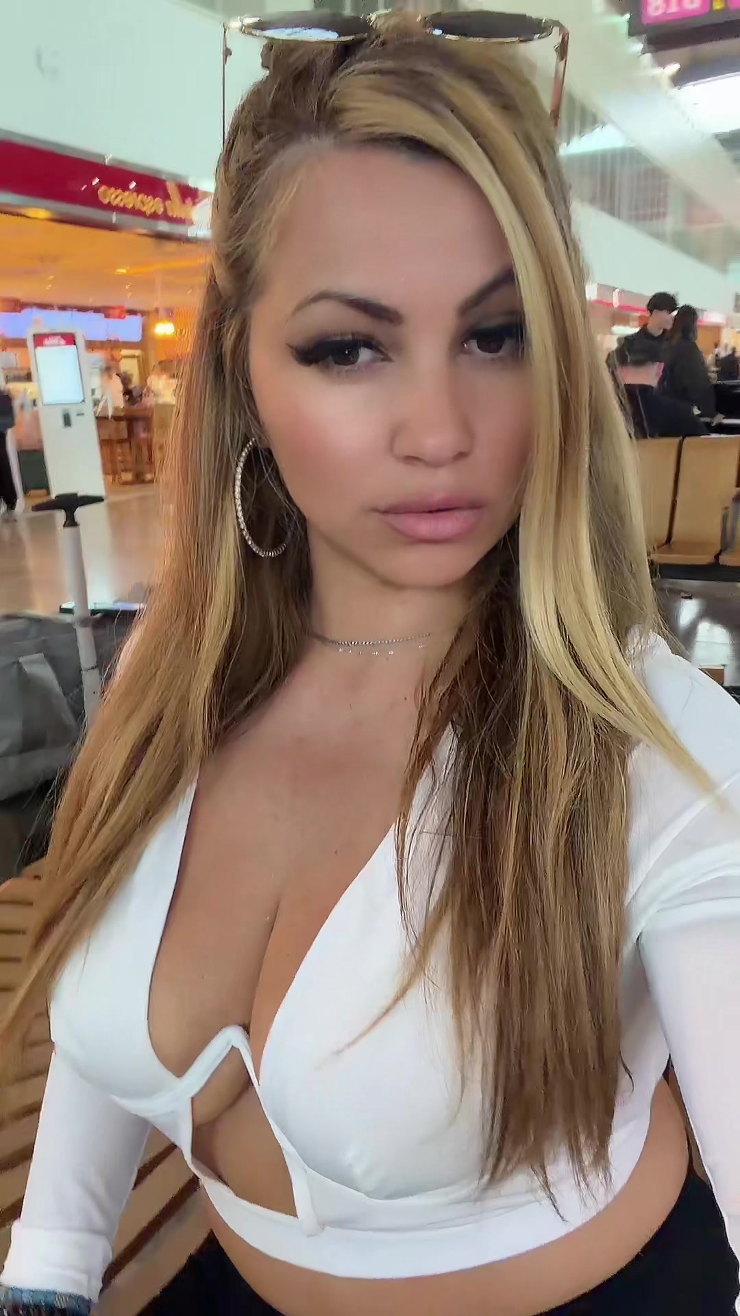 @elenachebaru