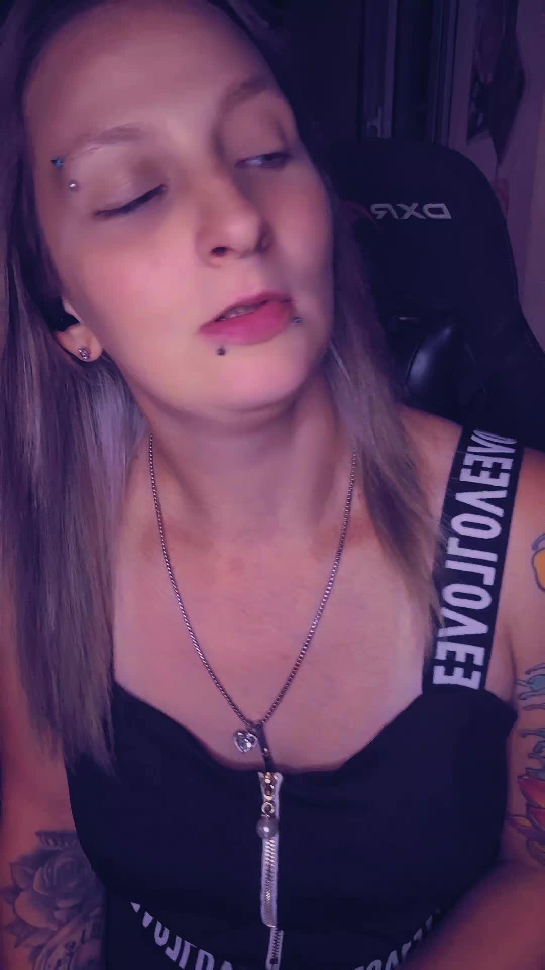 @DeviilGiirl