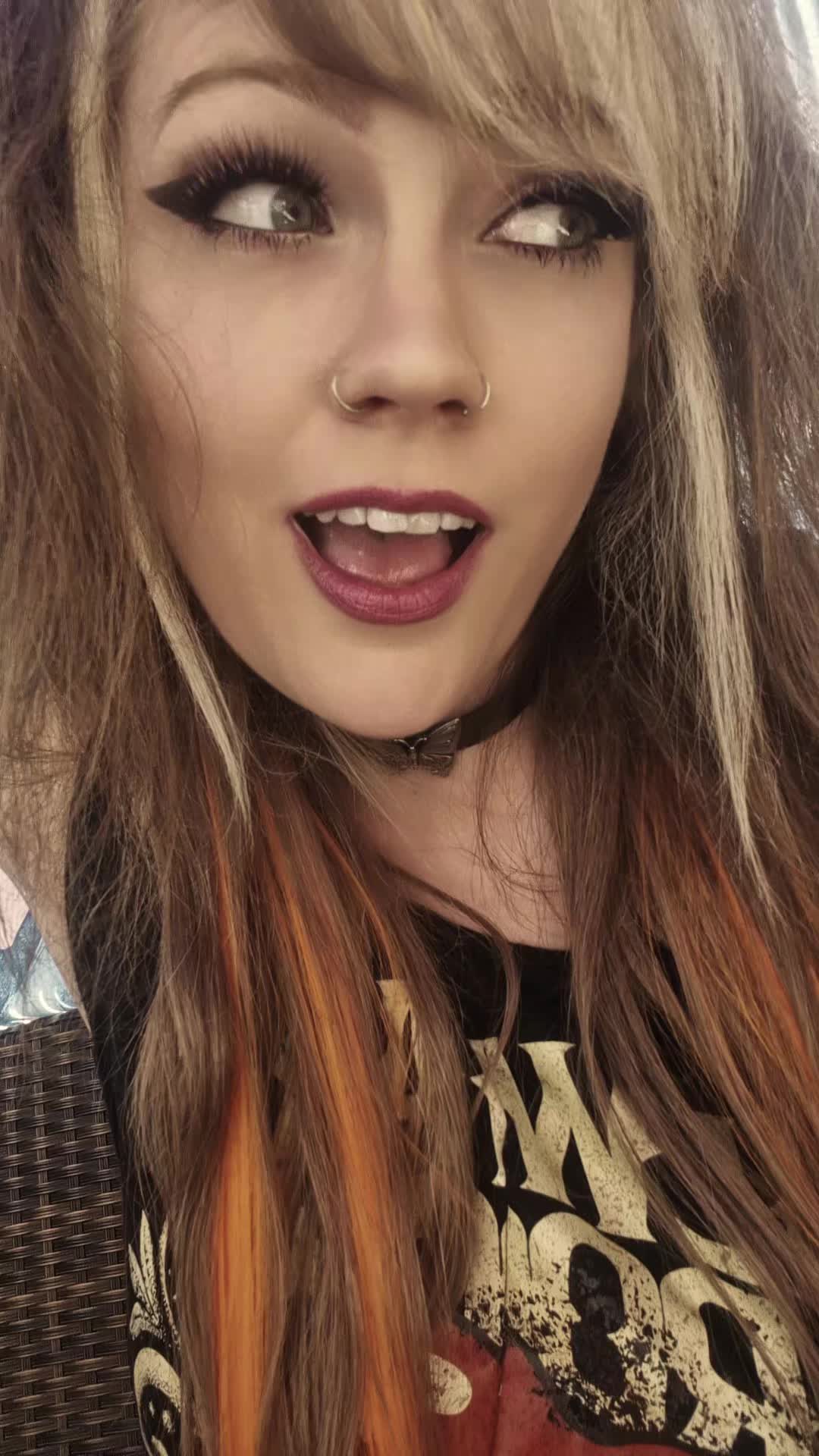 @HayleyCakes