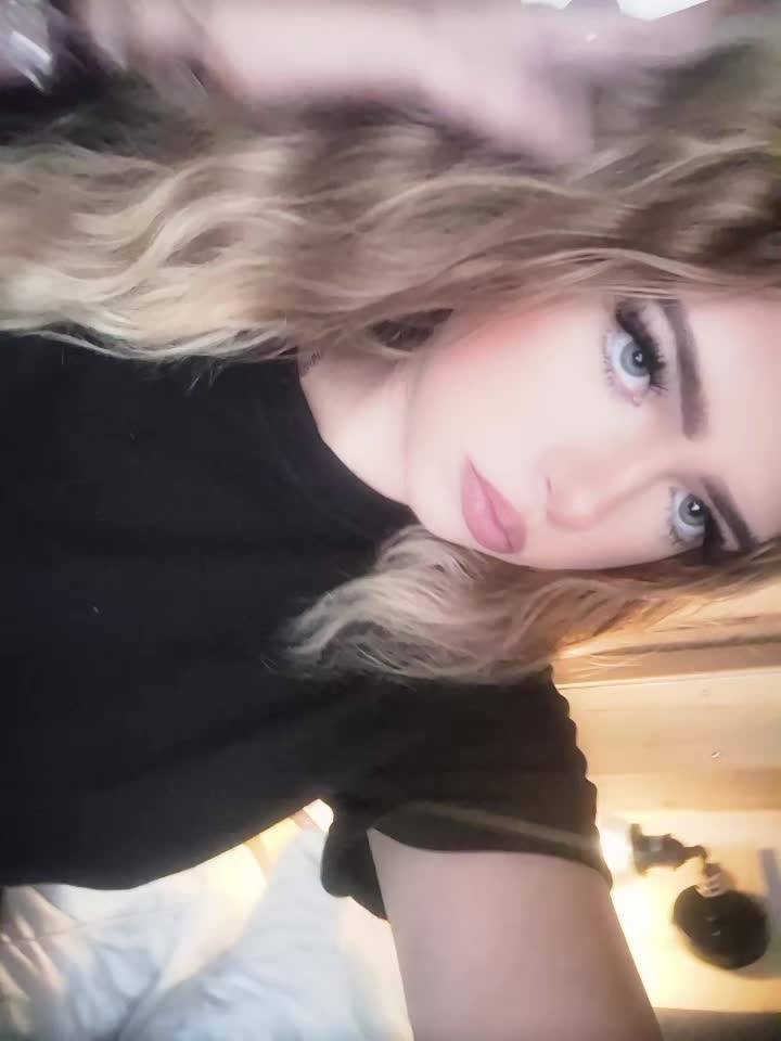 @🪽👱♀️