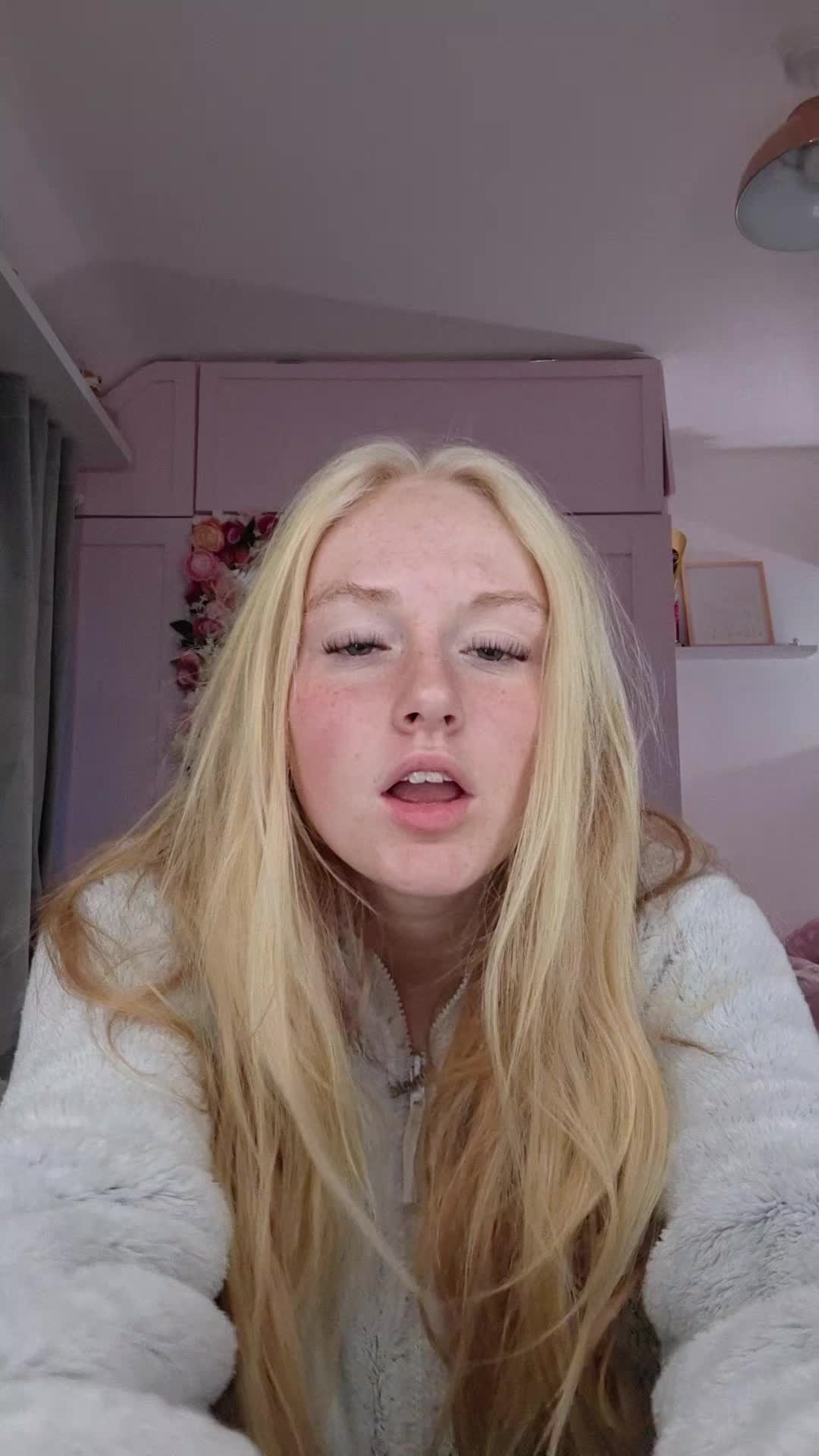 @AnnieLee