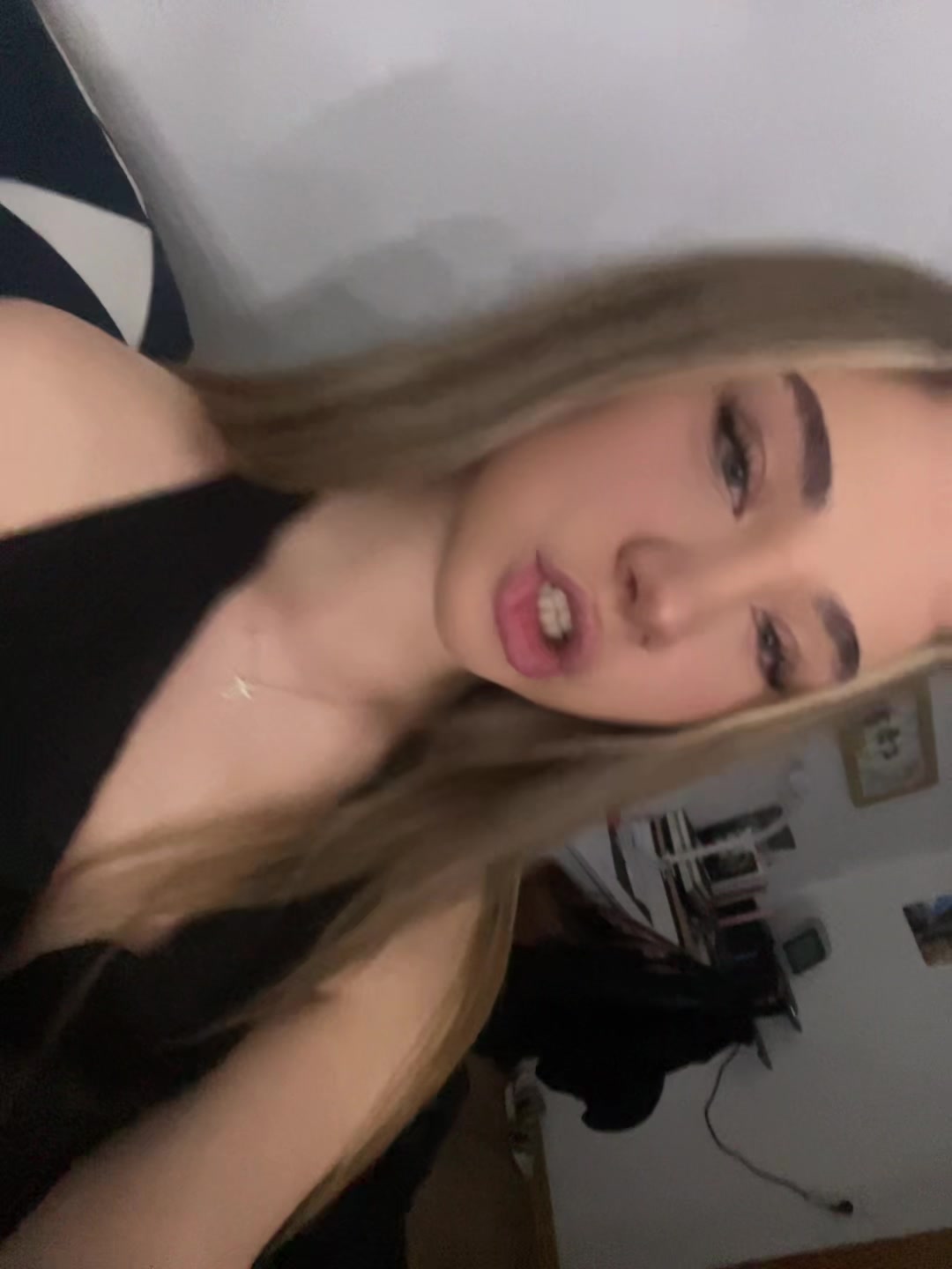 @𝐣𝐞𝐥𝐞𝐧𝐚