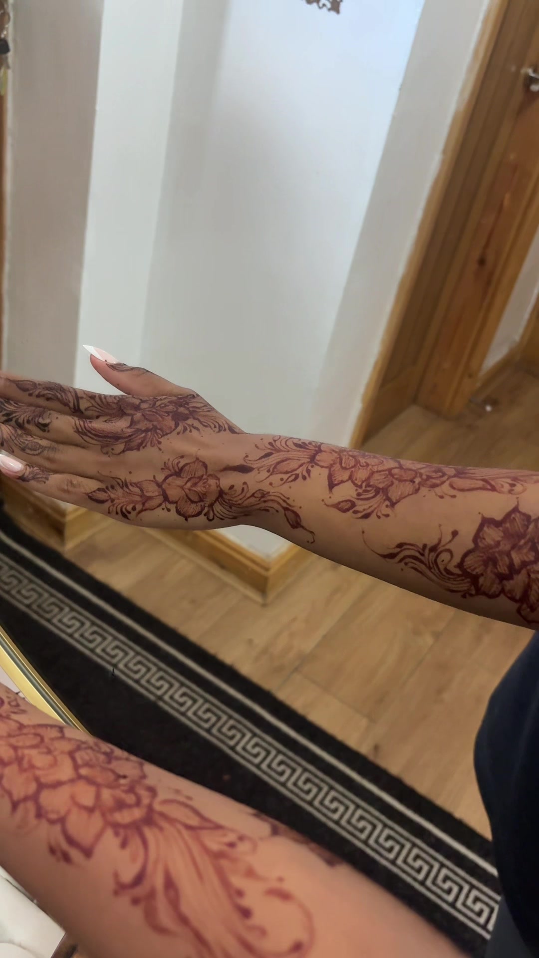 @ayshahhenna_artist