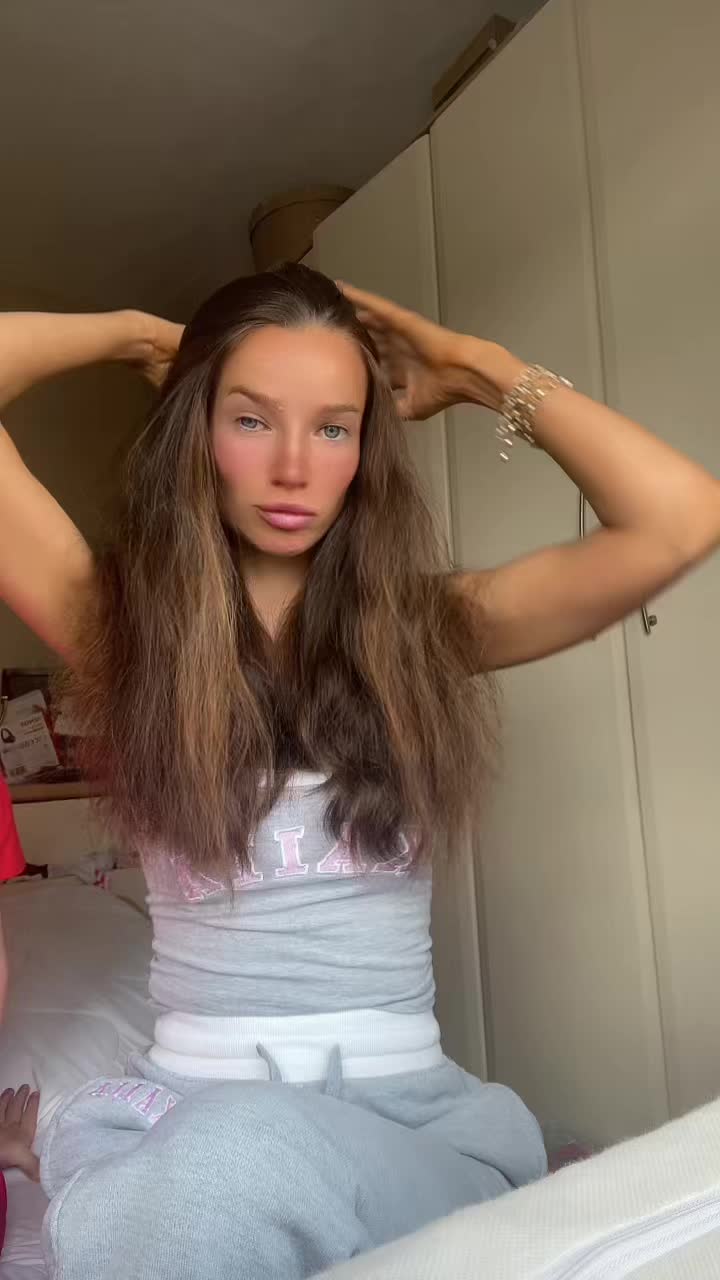 @Elliepaige3
