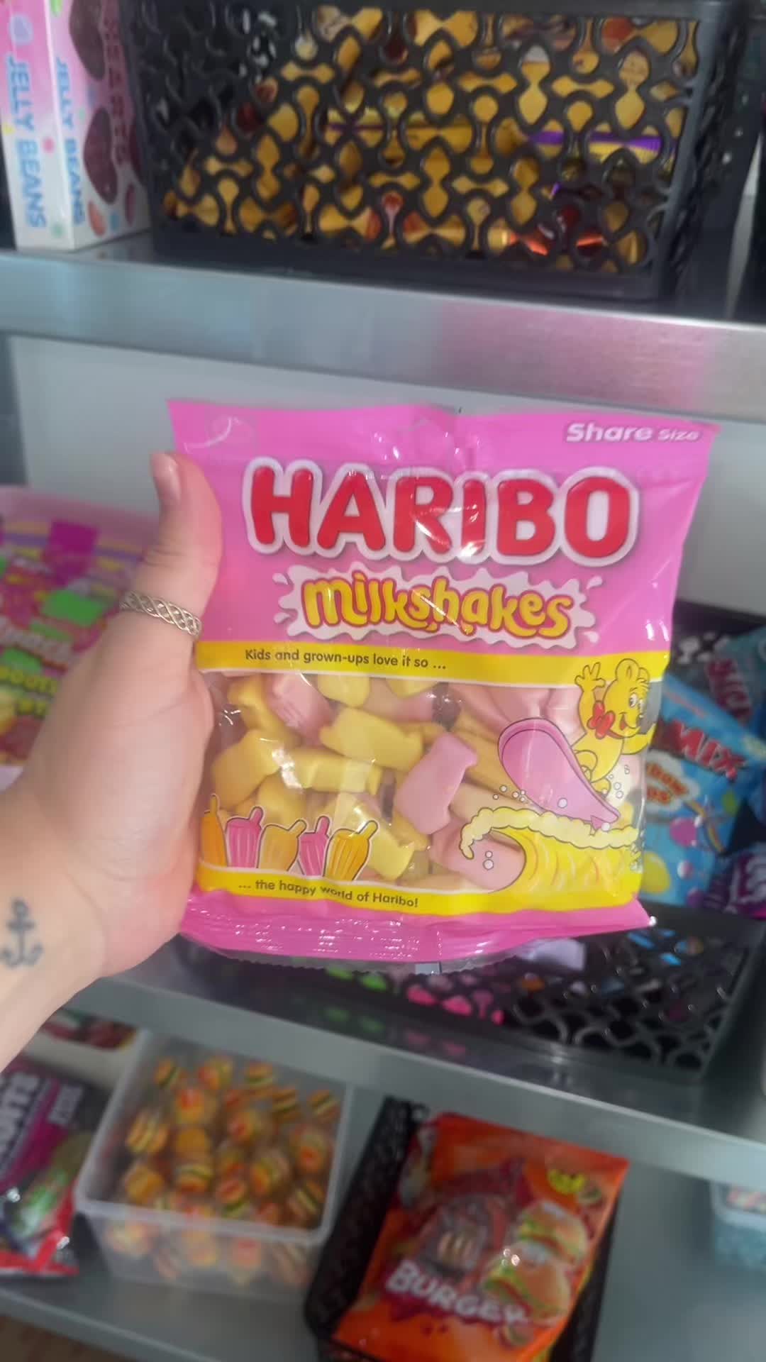 @Bellasboxesuk