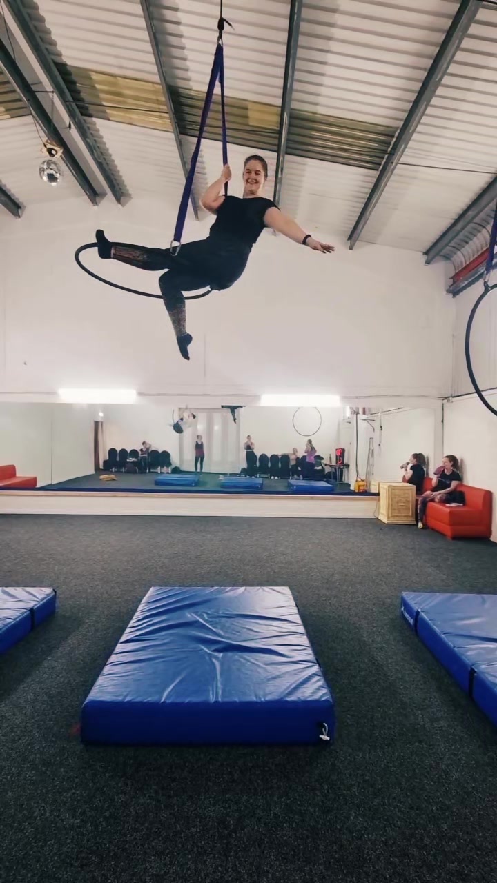 @Sarah_aerial_pole_fitness