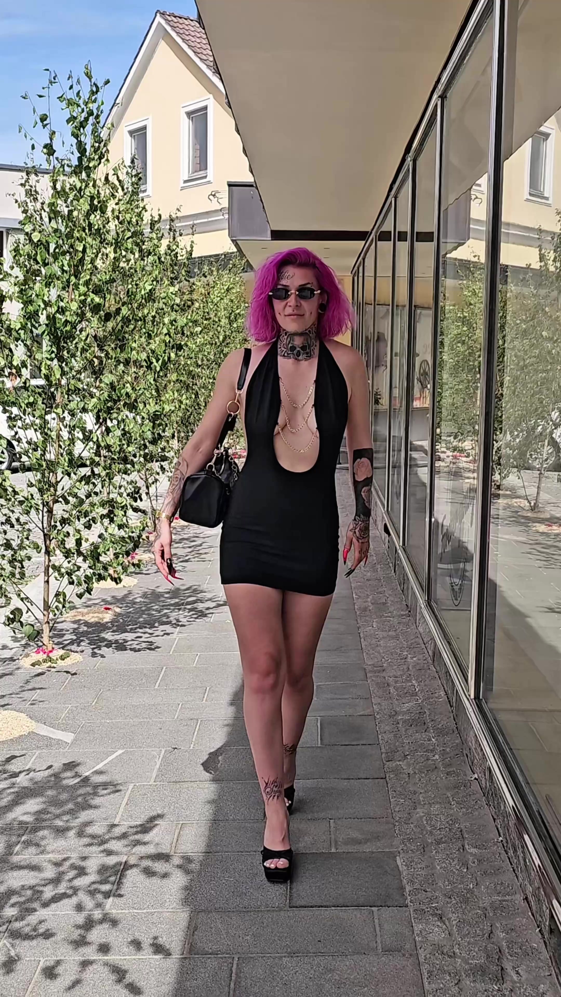 @Roxxy Red