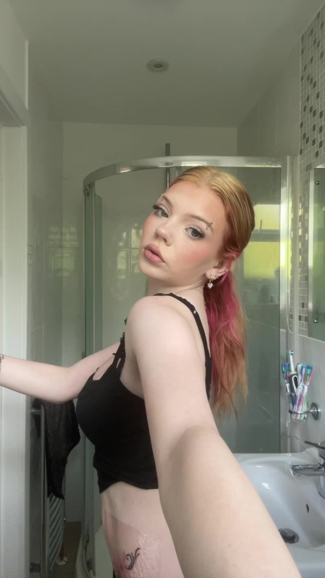 @_ellamary_