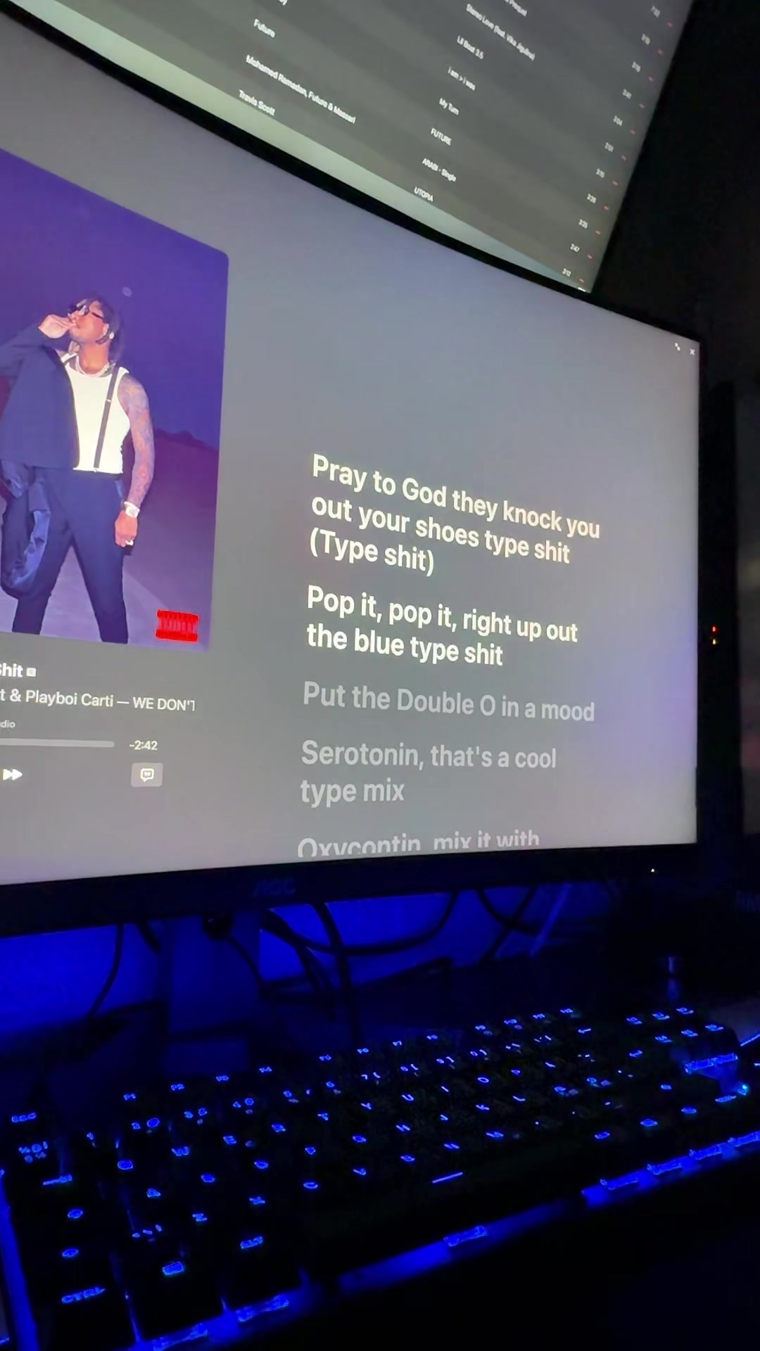 @🎧