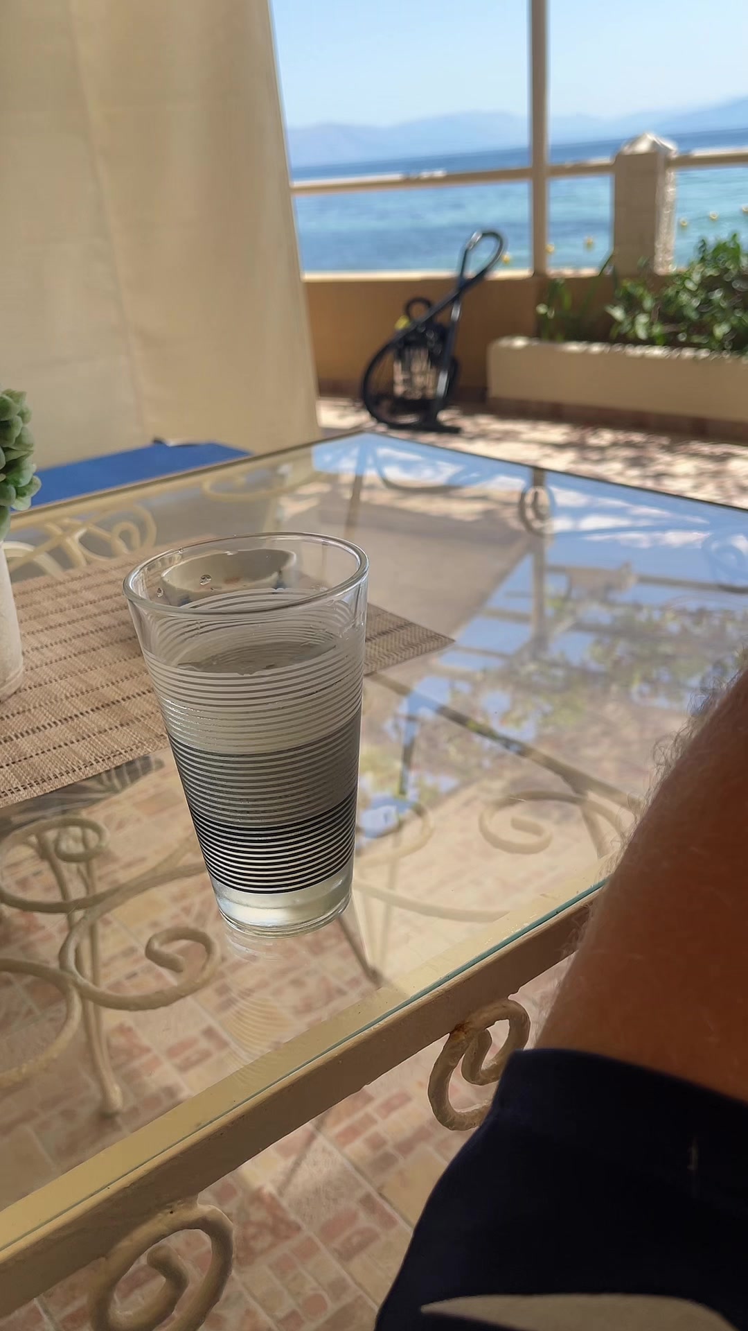 @A vidéki asztalos