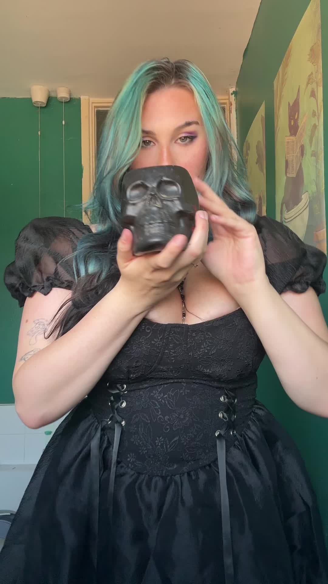 @🥀miku🦇