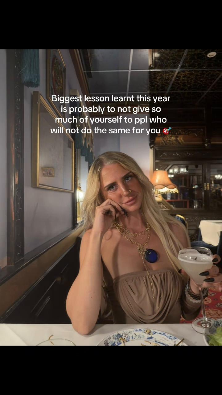 @Amslouxox