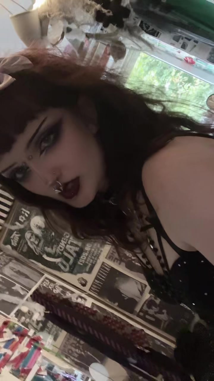 @elvira