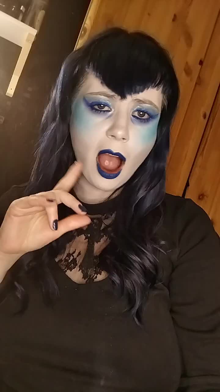 @carolinebergan143