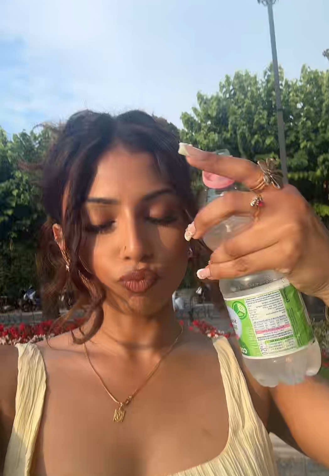 @𝒱