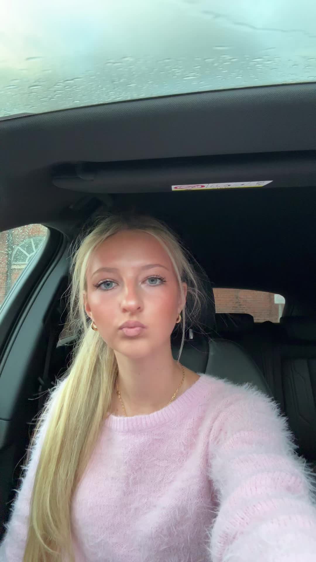 @𝐞𝐥𝐥𝐚 𝐣𝐚𝐝𝐞