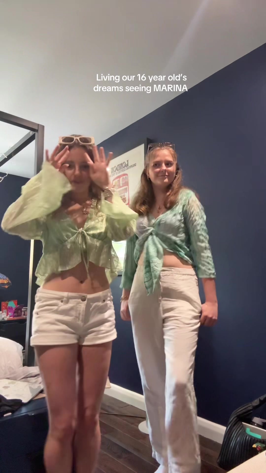 @AnnaSophD