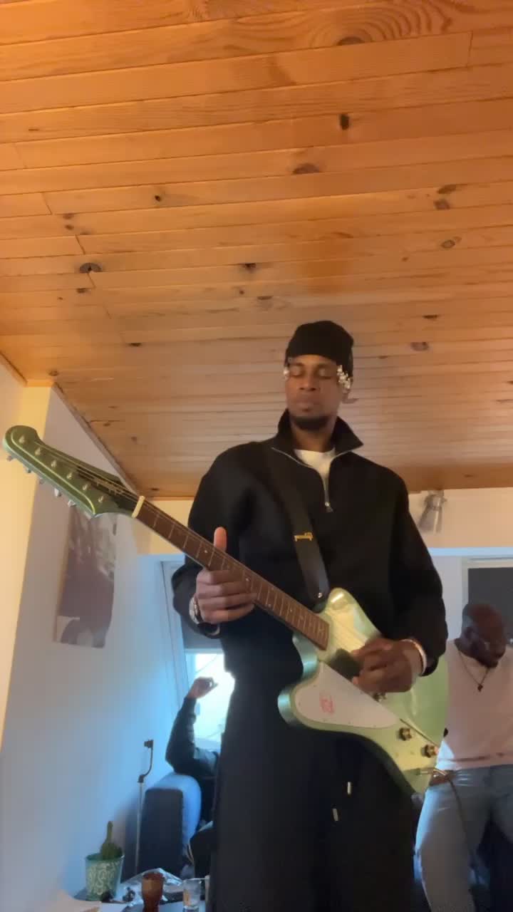 @KP 🎸