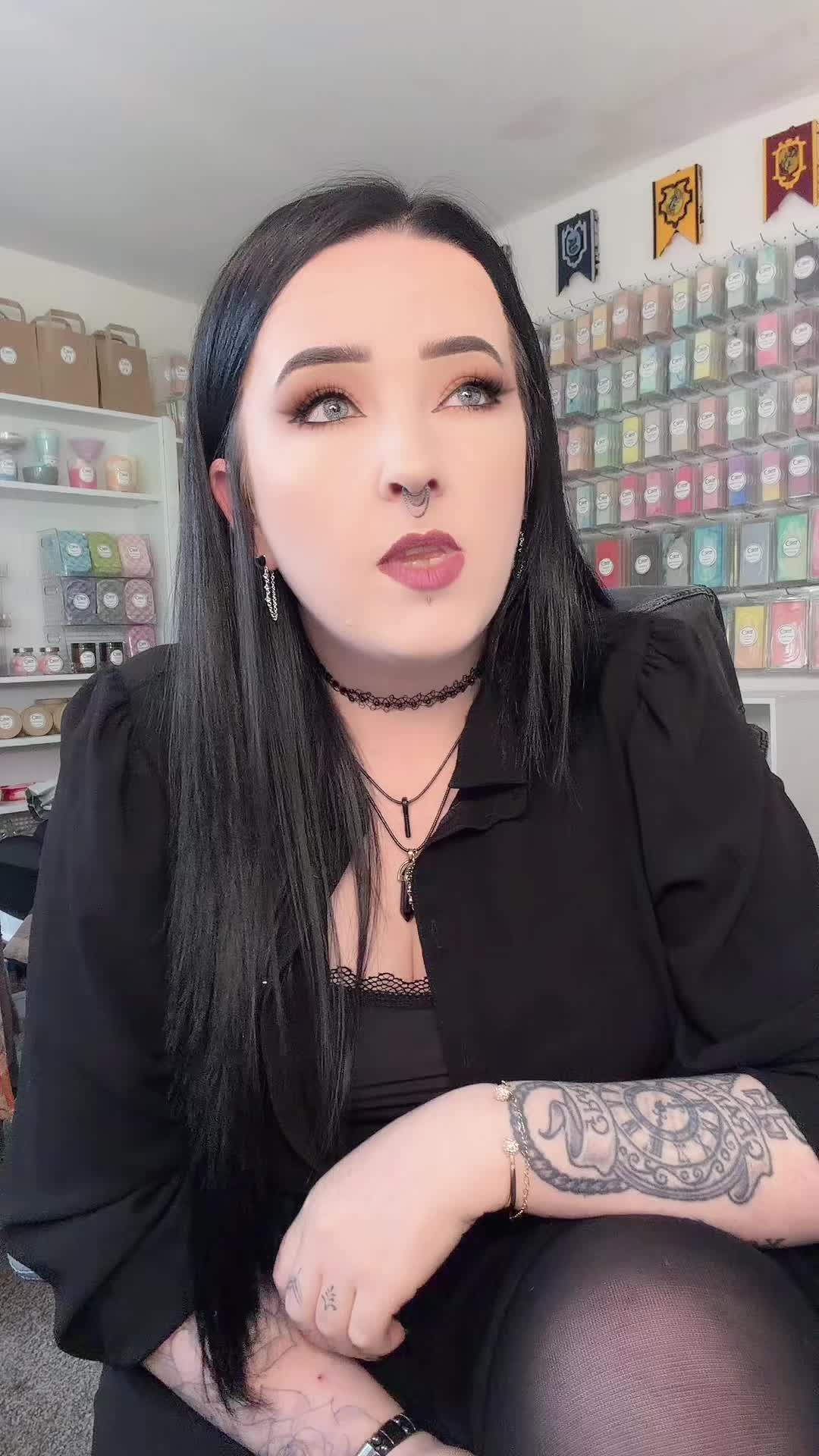 @Kelly_Marie_Melville