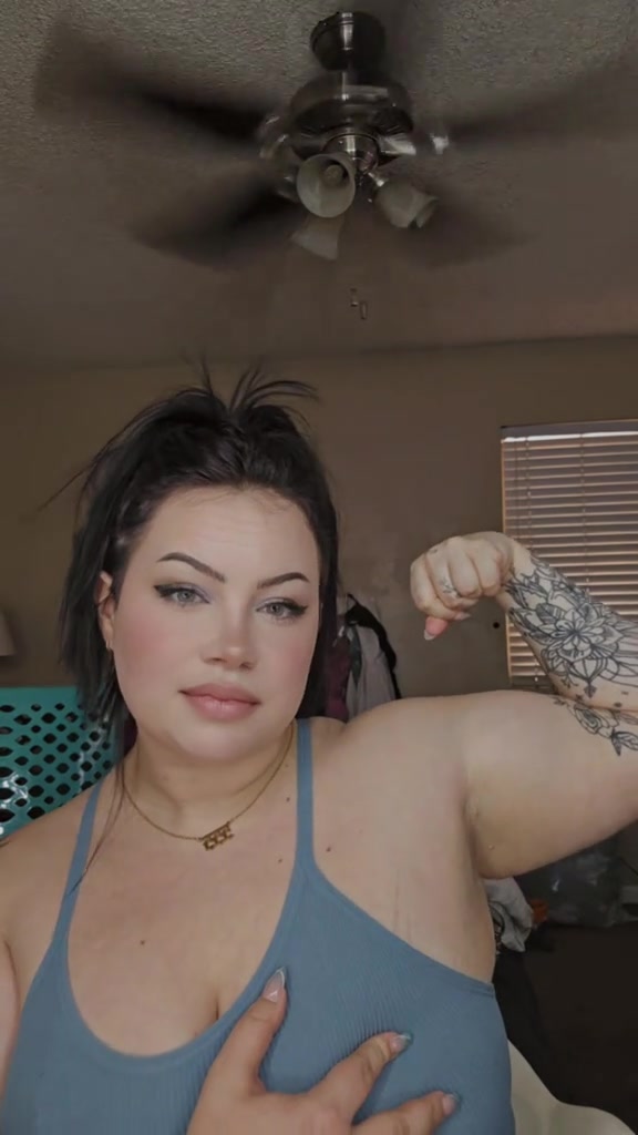 @Girls Biceps