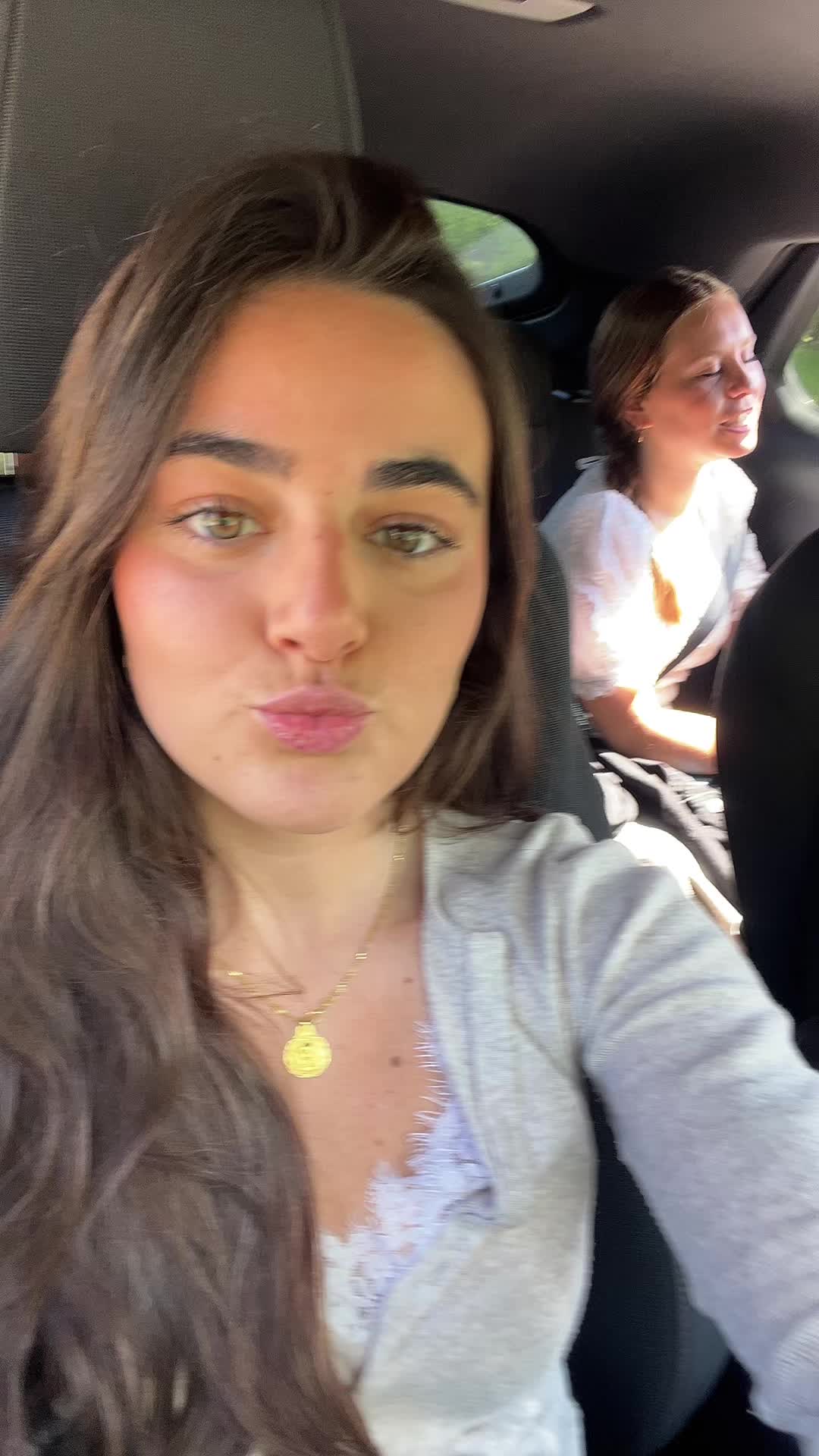 @elenaluugo