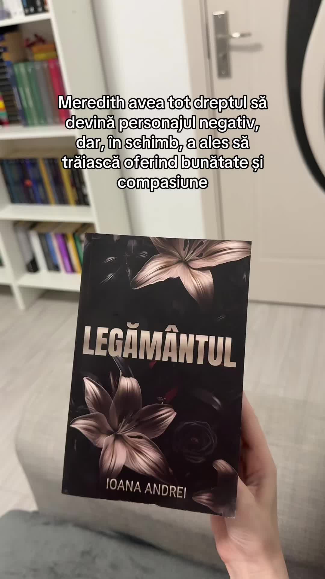 @Ioana is reading 🎀