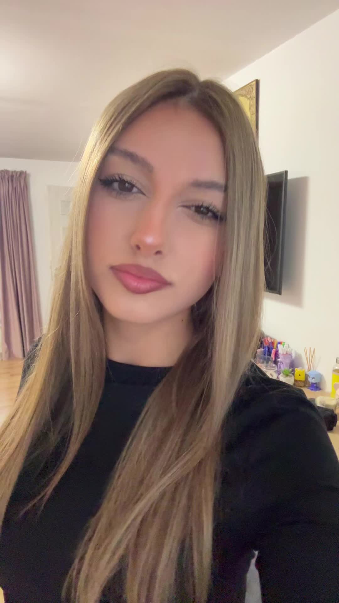 @𝓈𝒶𝓇𝒶🤍