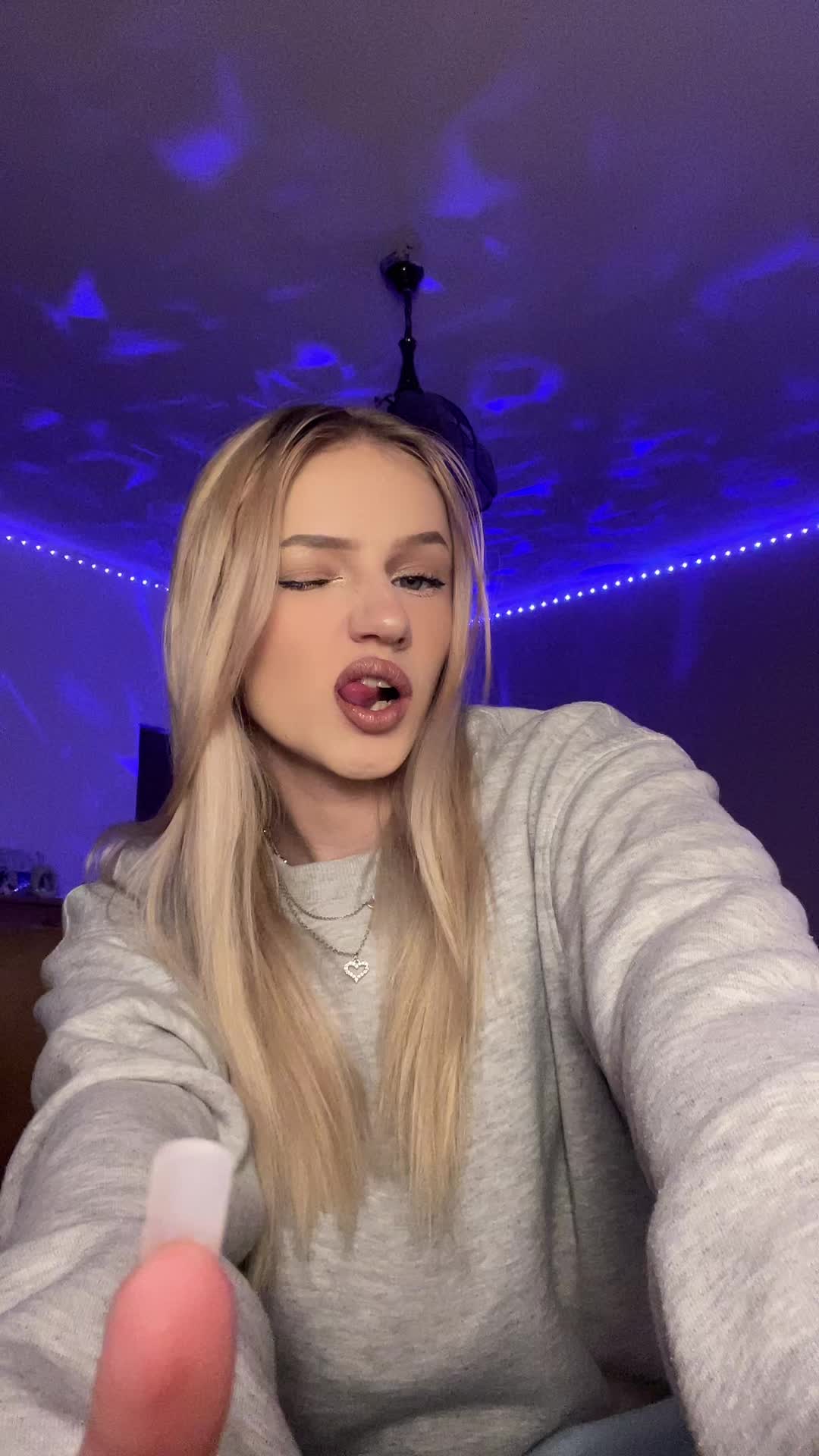 @czikinagets
