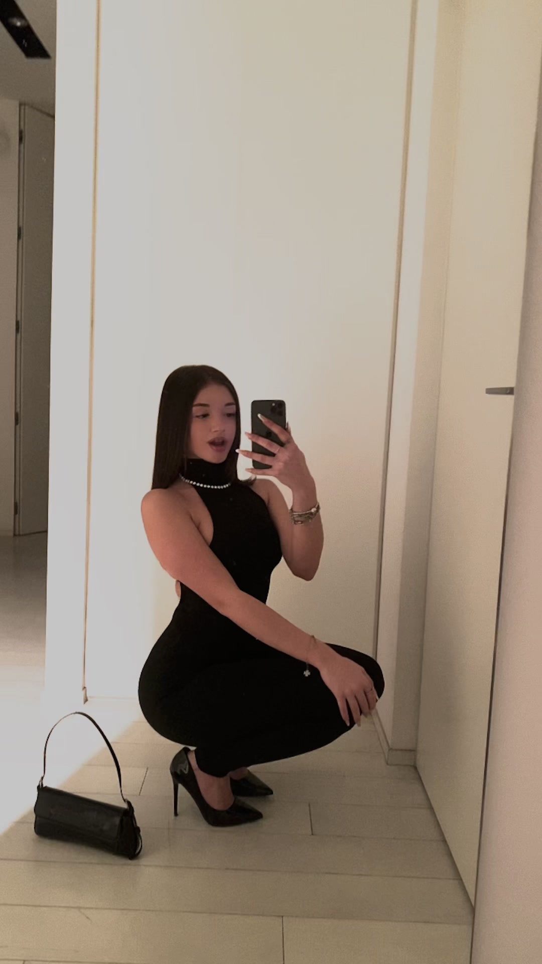 @𝒸𝒽𝒾𝒶