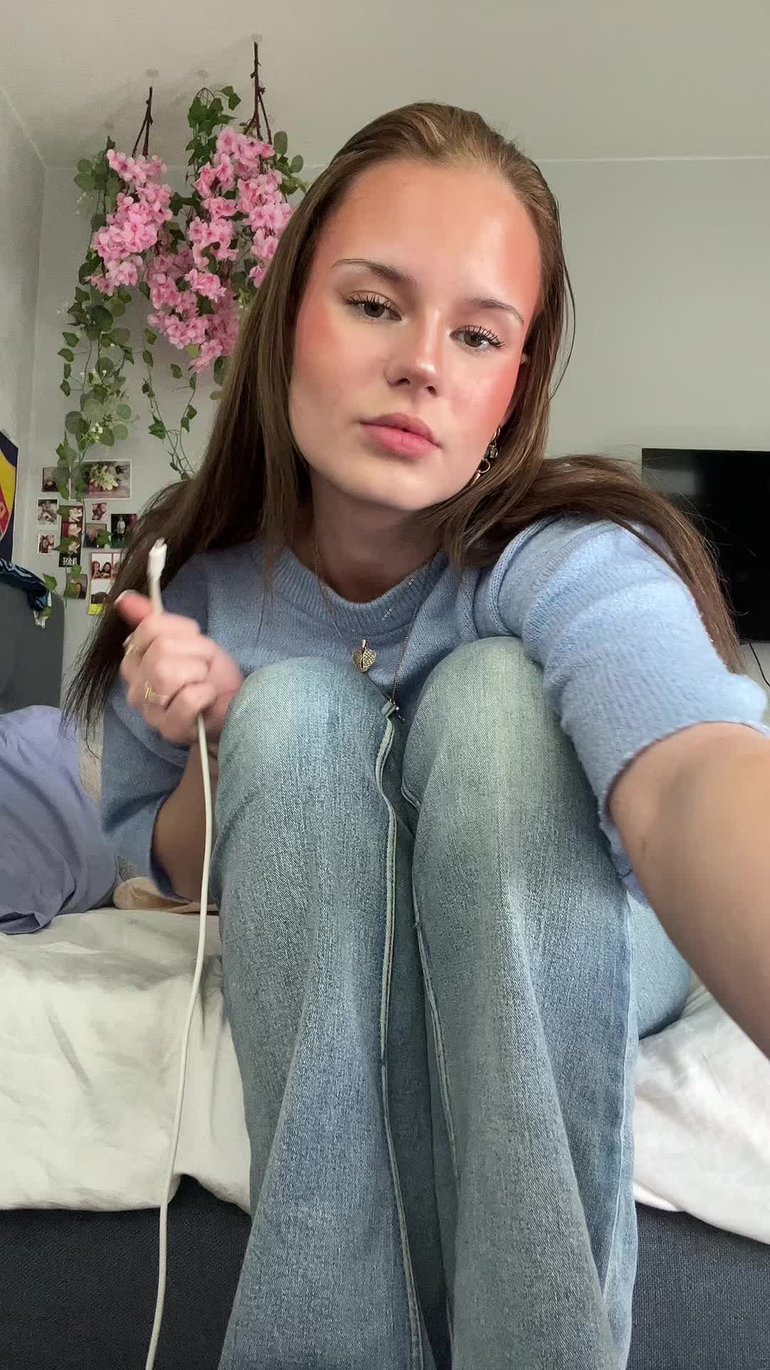 @EmmyblidSpam🍾