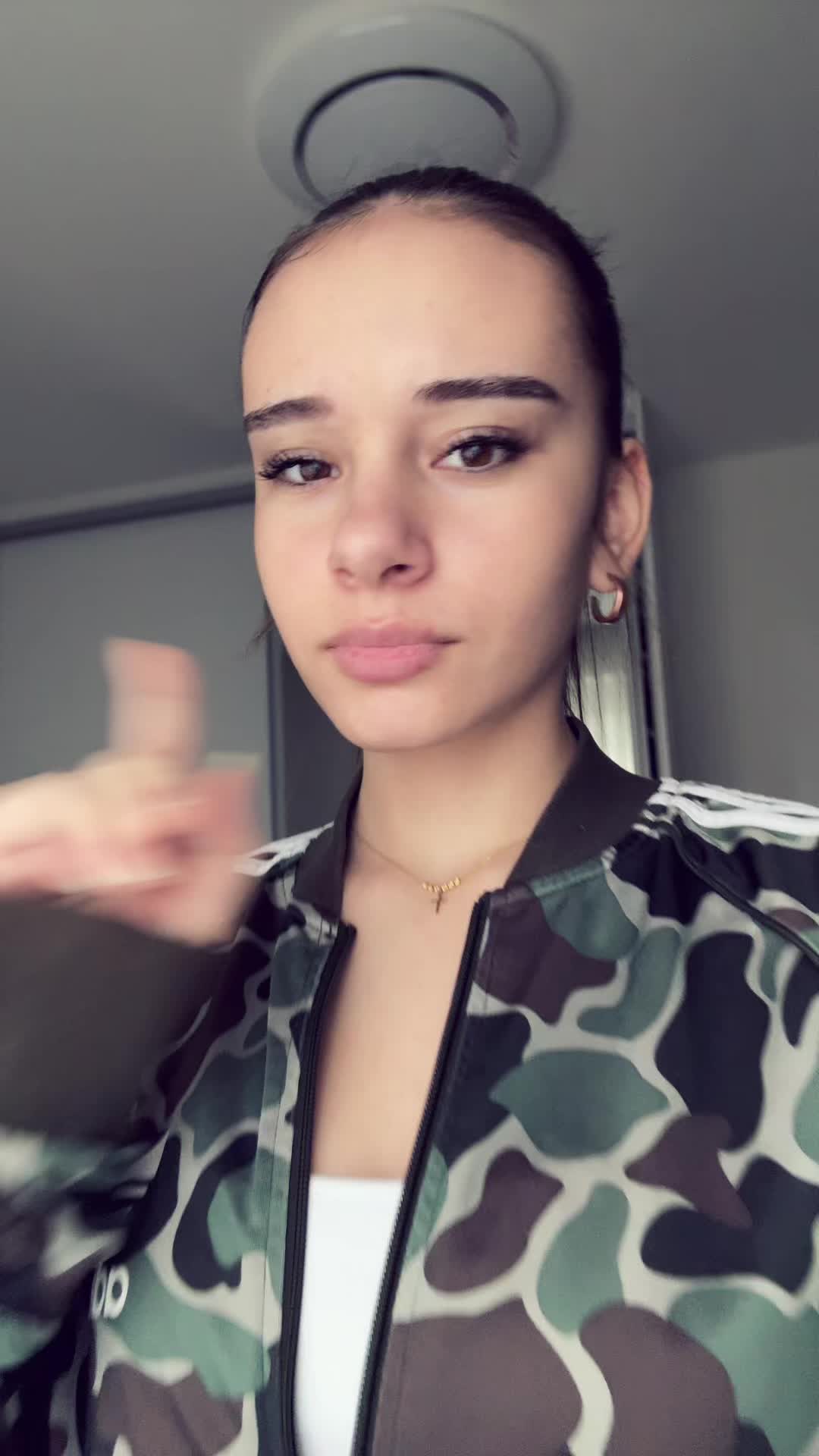 @️