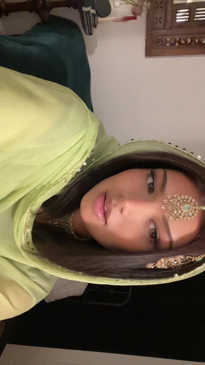 @Lámya