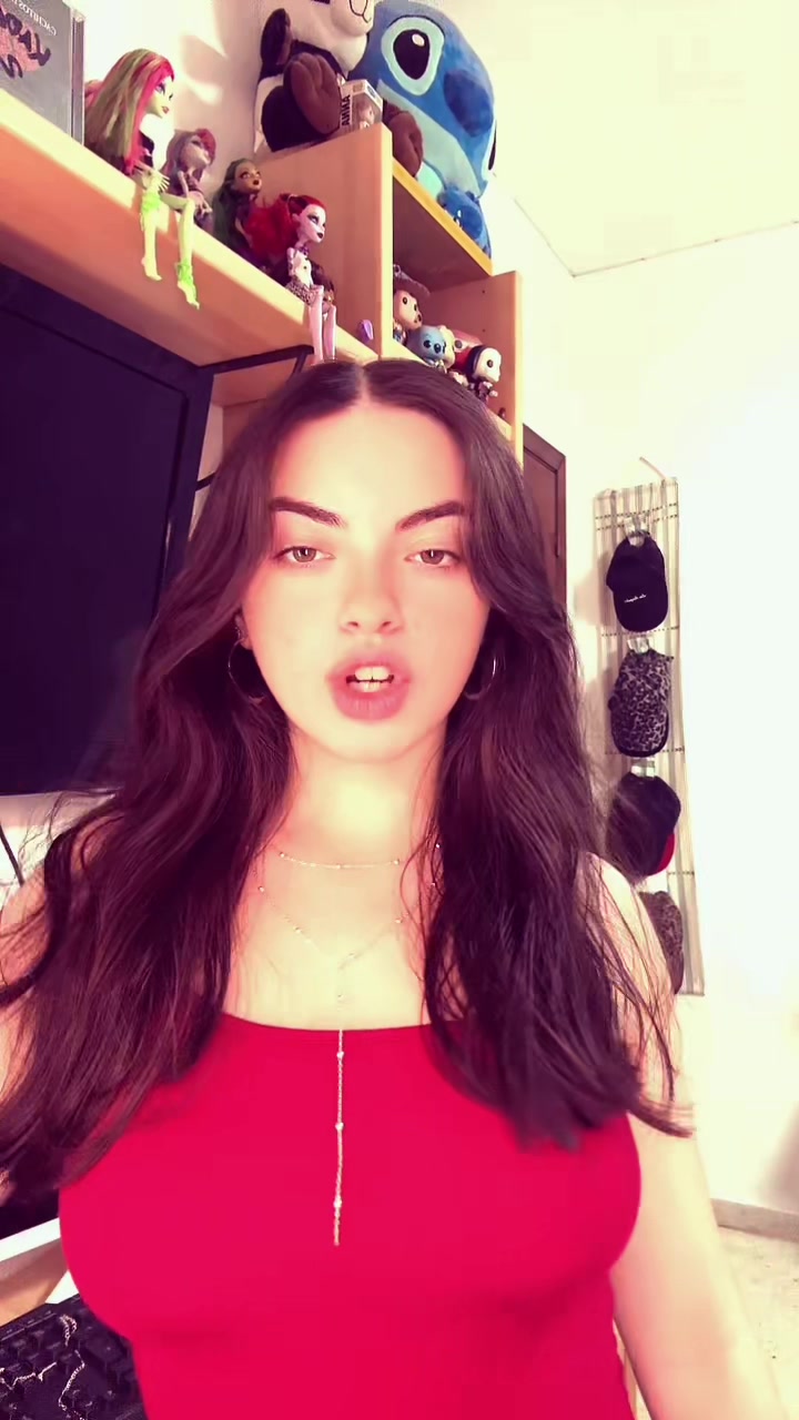 @danielaarosteguii