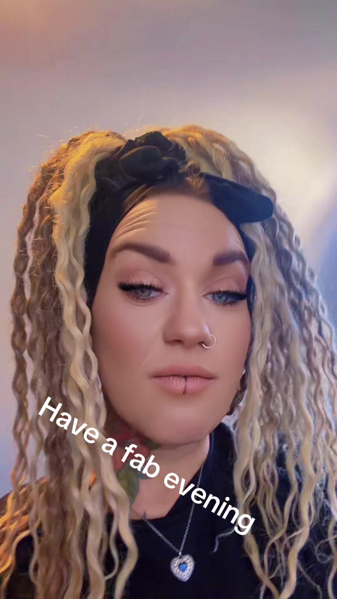 @Charlotte Hands6