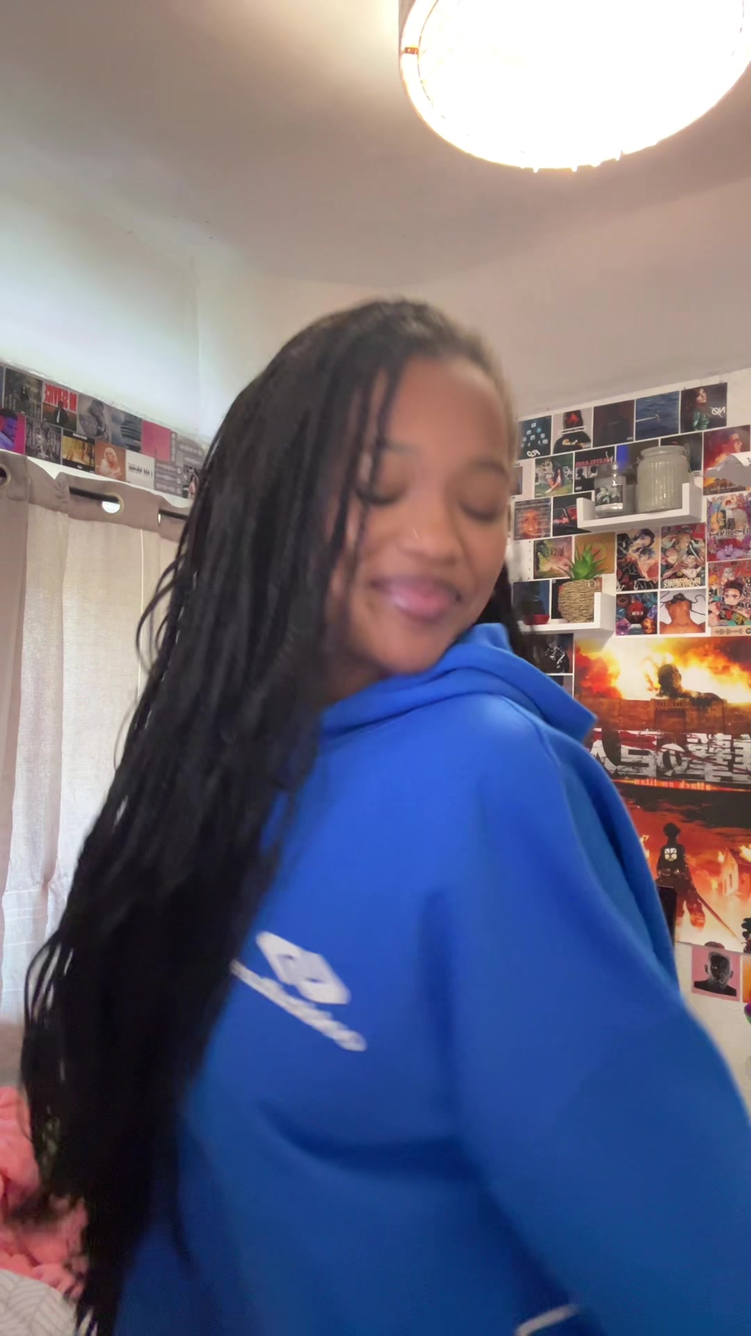 @>.<